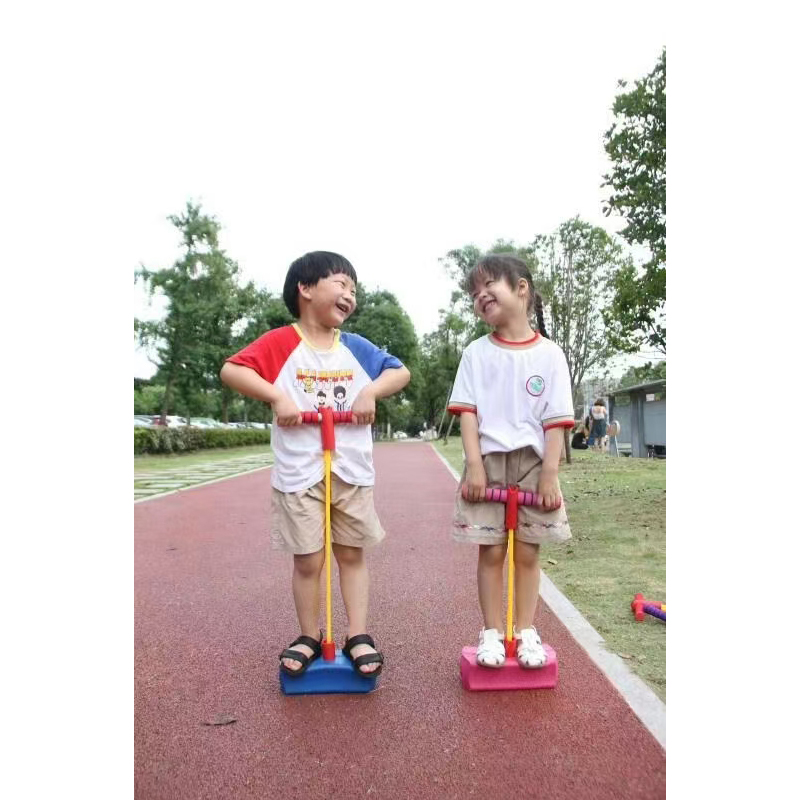 What are the key design considerations for the shock absorption structure of rubber materials used in frog jumping rope?